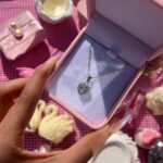 گردنبند سوارسکی قلب سفید